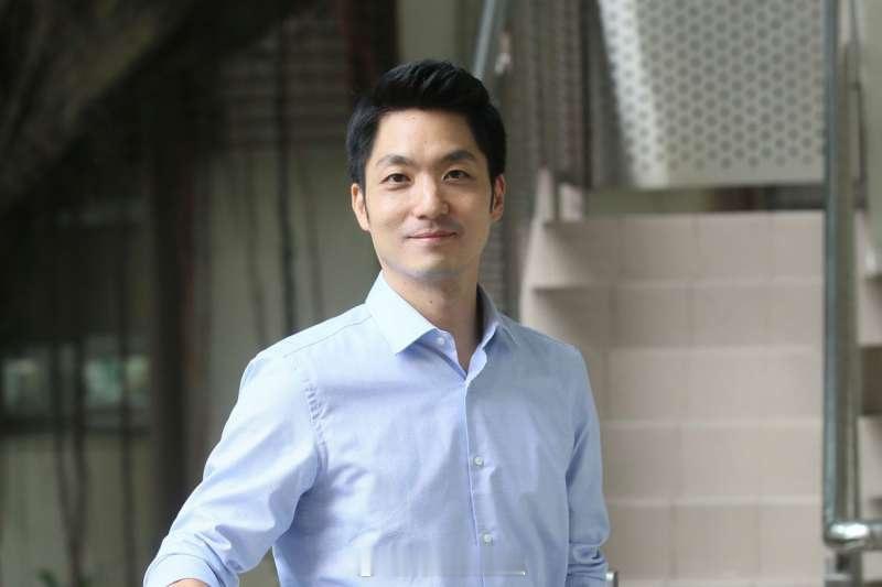 台北宣布，自3月1日起，家中有12岁以下子女并确有亲自接送需求的家长，企业配合在