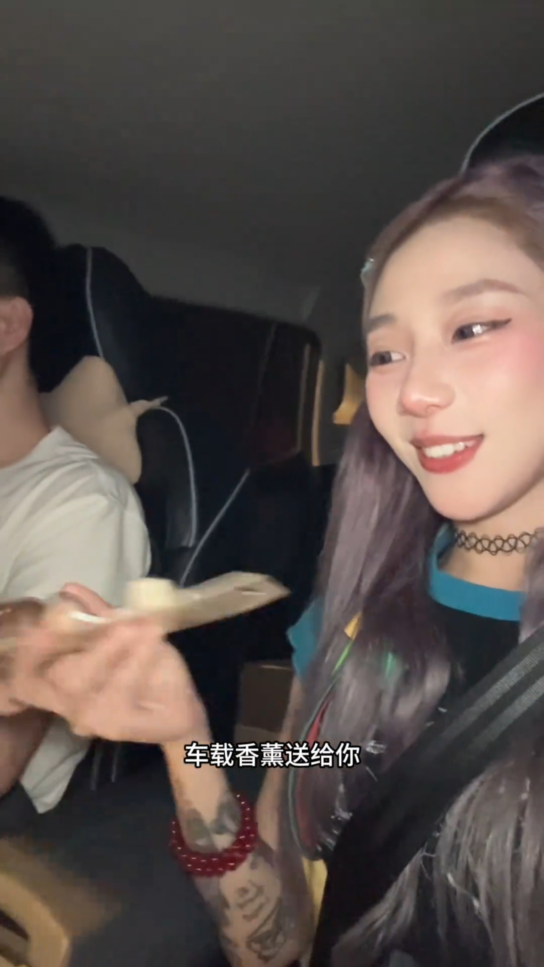 广东00后整治网约车 谁懂打网约车打到臭车的感觉 不敢呼吸不敢说话 特别是夏天 