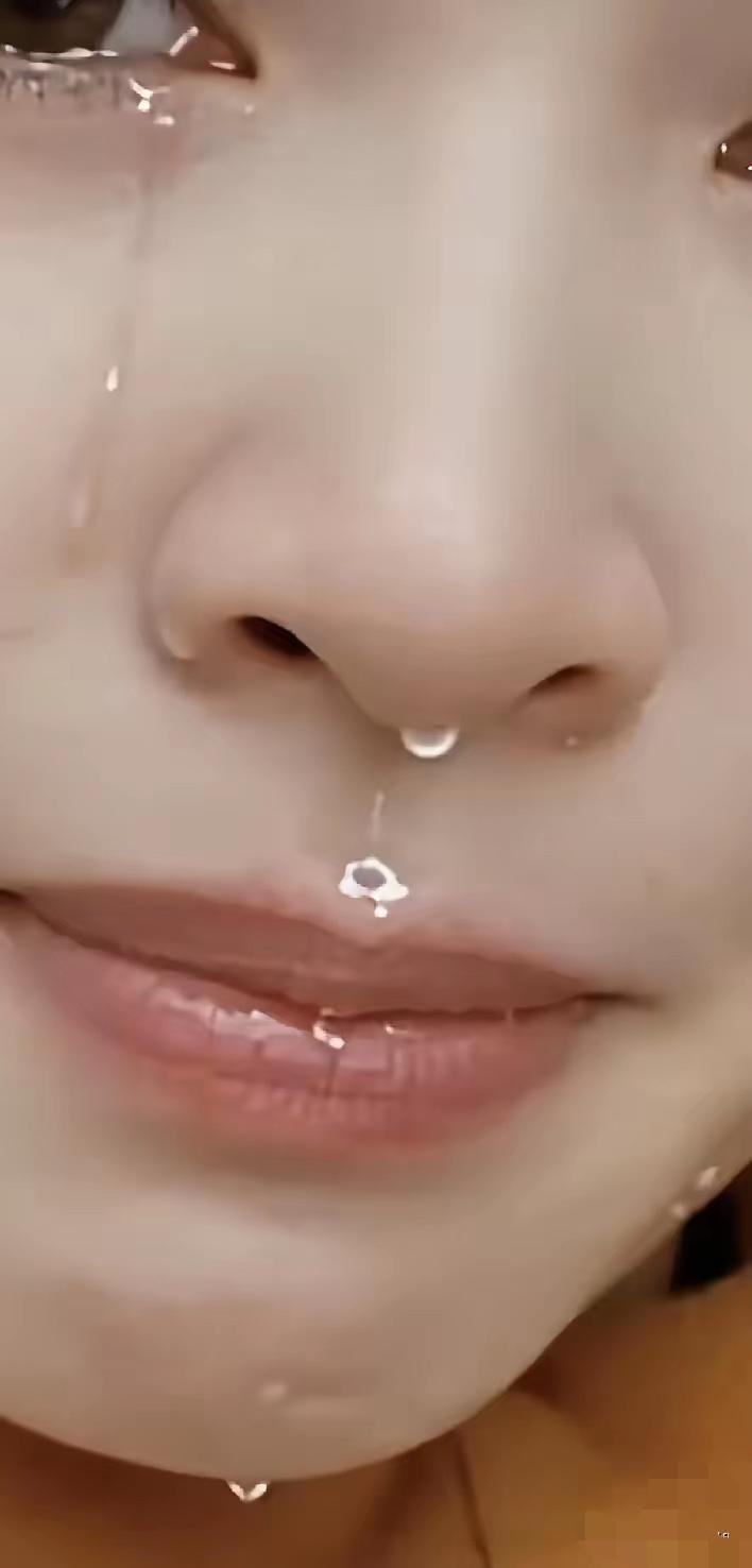 就为了房产证上1%的份额，谈了三年的婚说黄就黄，你说这事到底是谁的错？
    
