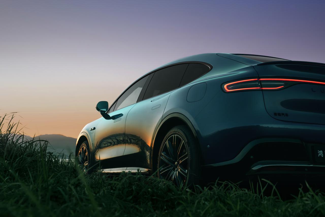 智界新春优惠+产品实力,让春节出行更省心
春节出行最怕续航焦虑、充电麻烦、高速疲