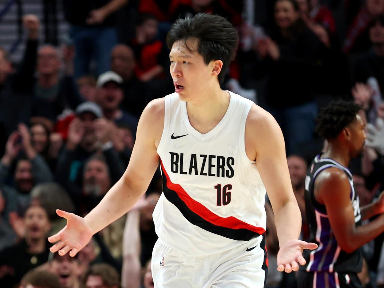 拓媒称杨瀚森的表现糟糕透顶，这能怪杨瀚森吗？

在开拓者对阵猛龙的比赛中，杨瀚森