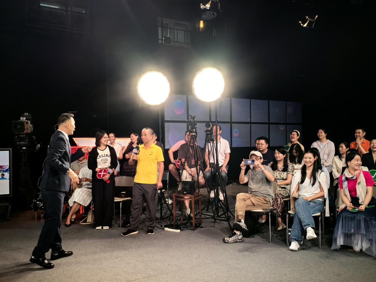 【为什么英语不是高级的语言？】

我们讨论减少英语在中小学学习中的权重，我是支持