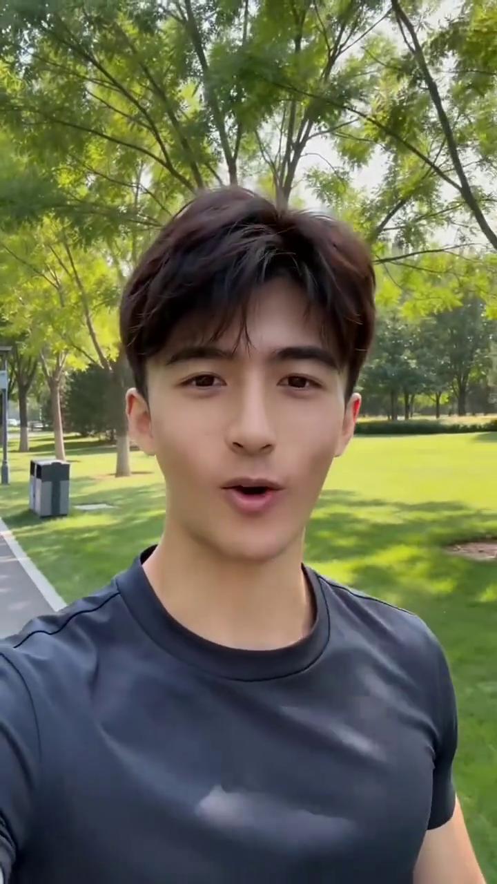 大家好，我是谢振轩。今天天气不错，带着我的小伙伴出来转转。
