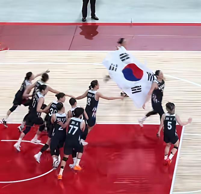 亚运会女篮决赛，韩国女篮 75：70 日本女篮，韩国夺冠，日本队亚军，铜牌战中国