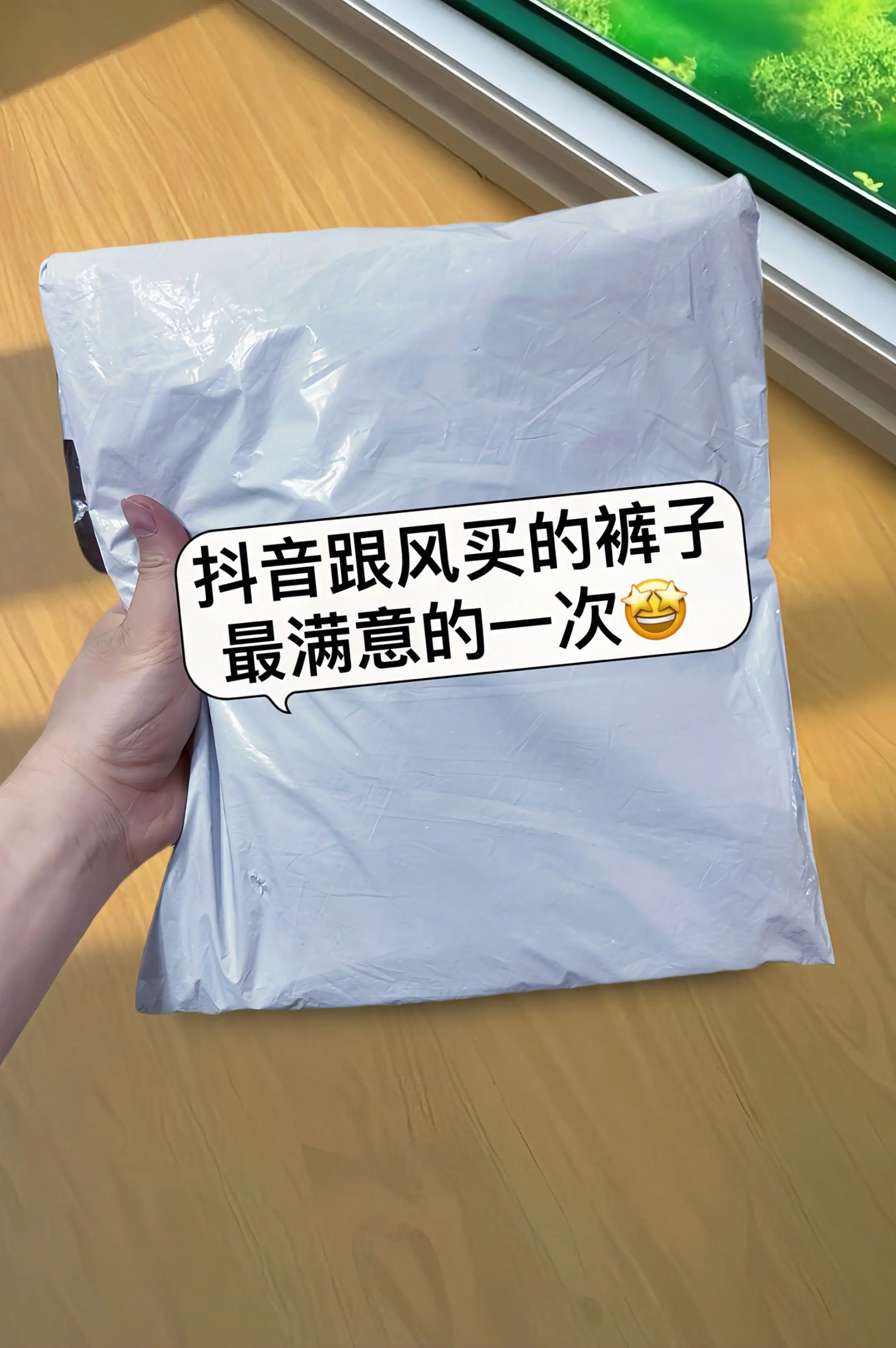 夏日通勤出街新宠！这款高腰阔腿裤融合天丝与亚麻材质，上身凉爽透气，久穿...