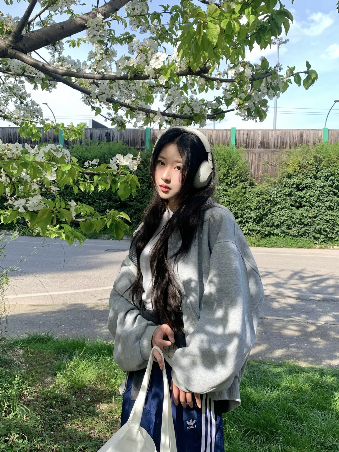 我在樱花下，很想和你交换春天