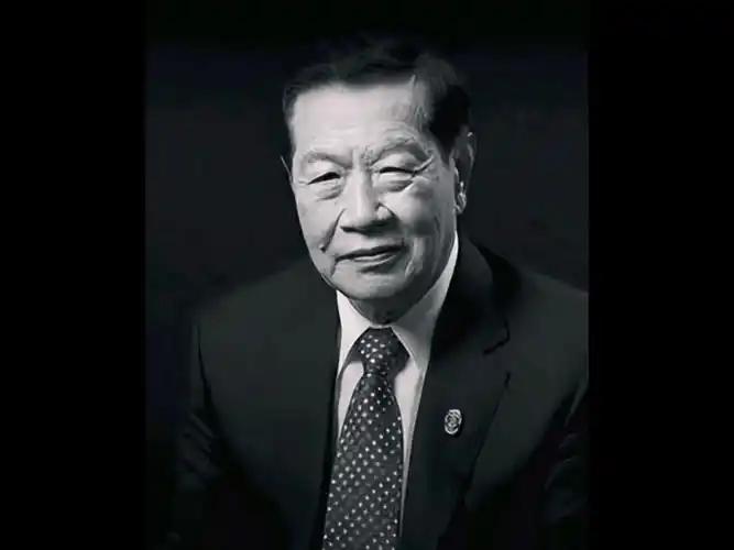 10月23日上午，李昌钰博士追思告别会在扬州墓园举行。

早上八点，追思会现场已