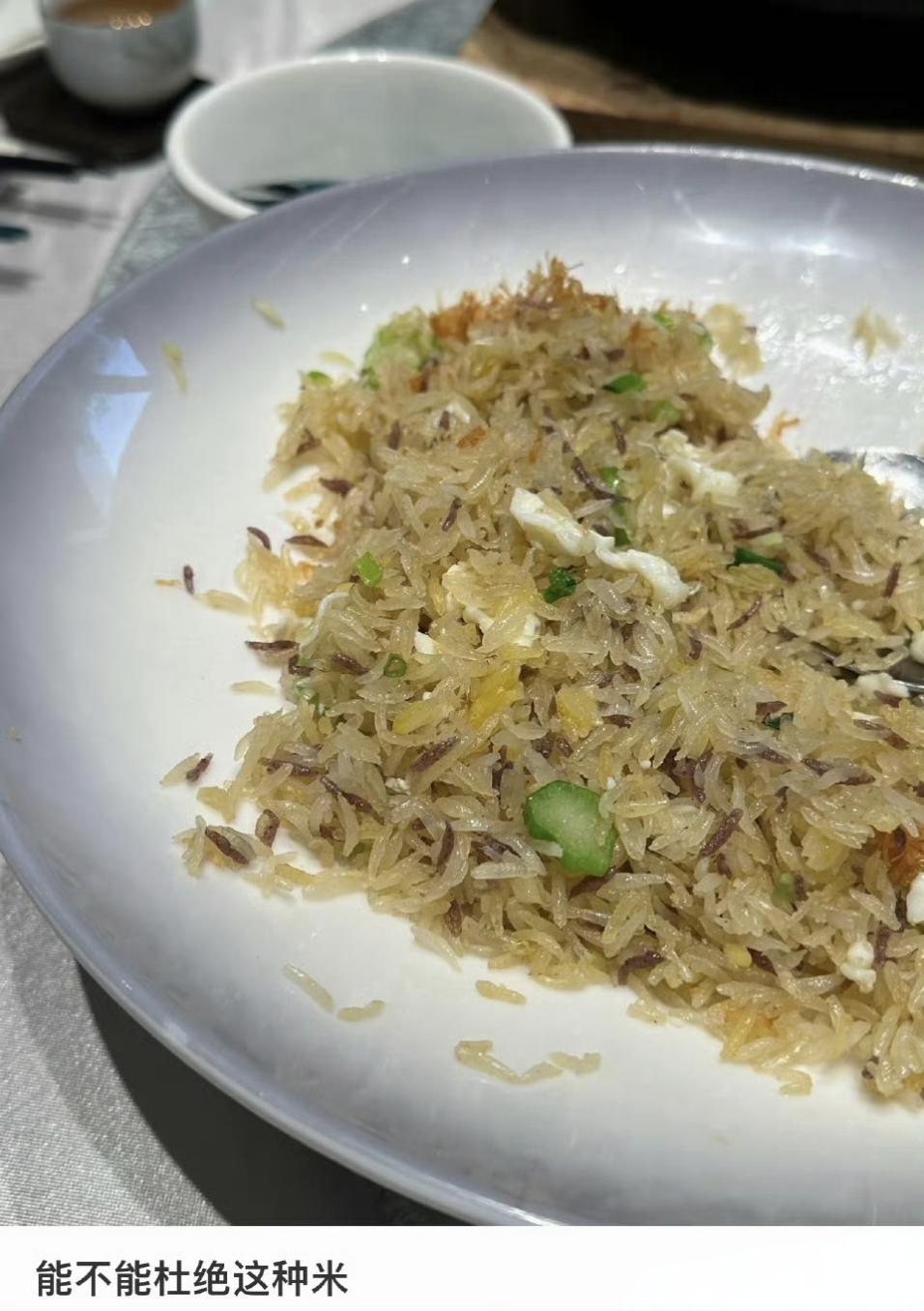 为什么现在炒饭都爱用这种米
听网友评论说是科技米
你们喜欢吃这种米吗