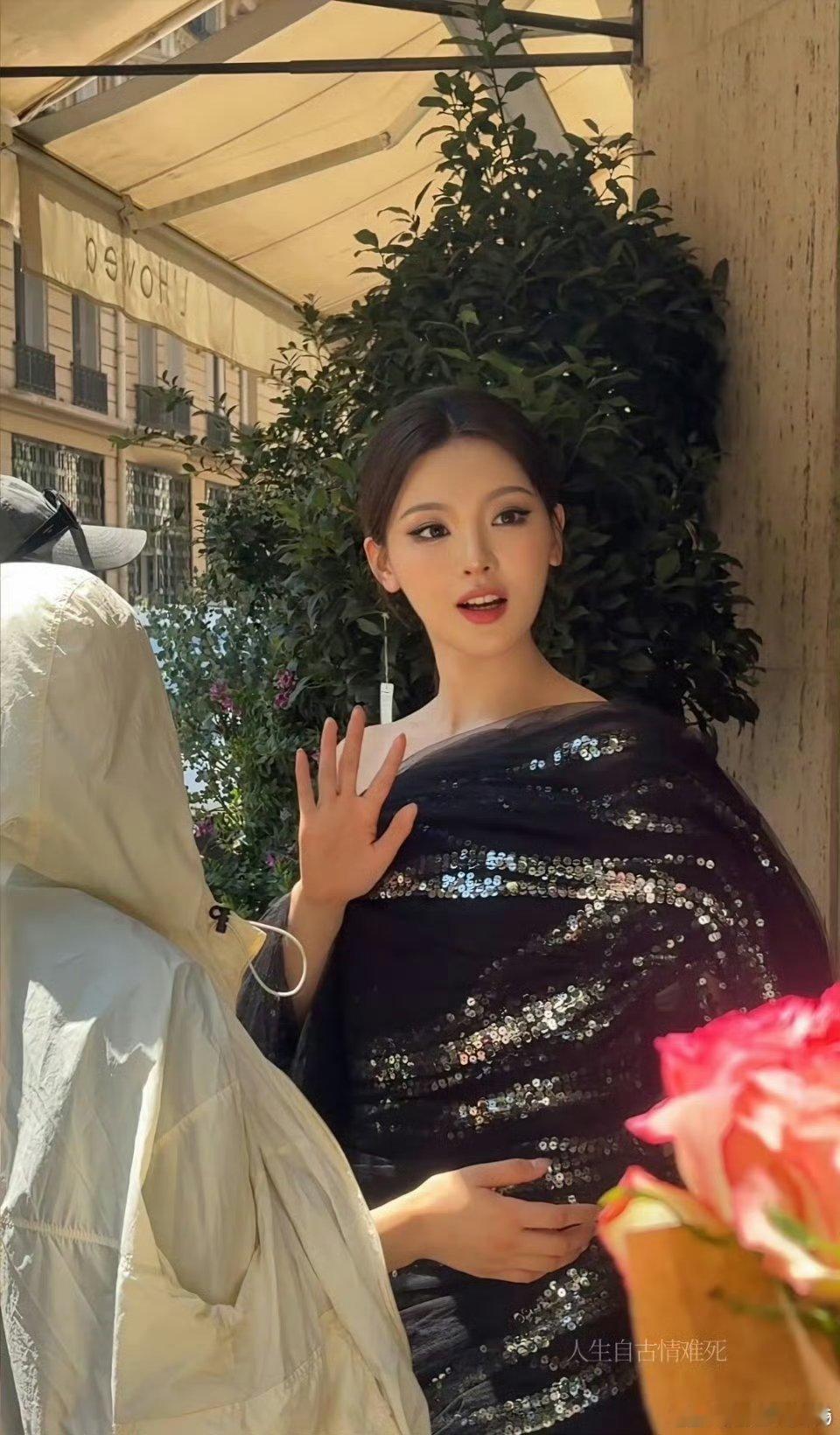 杨超越这才是真正的老天爷赏饭吃吧，这比例和五官怎么能好成这样[衰] ​​​