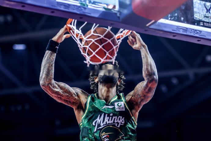 同曦看起来麻烦挺大的。如果以赛亚-泰勒不受伤，打北控他们应该是能顺利拿下的，几个