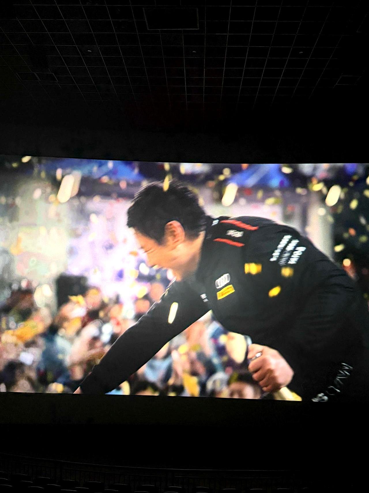 看完《飞驰人生3》突然鼻酸，你是不是也早就从握方向盘的人，变成坐副驾指路的了？