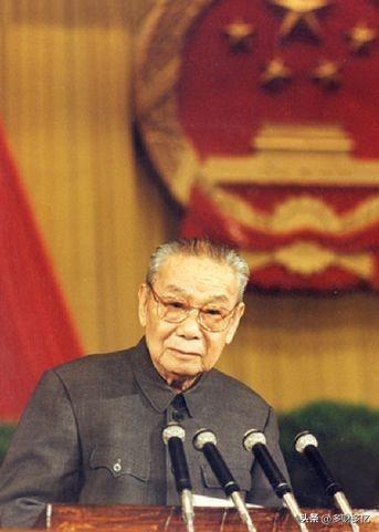 姬鹏飞一生为国鞠躬尽瘁，却在暮年被亲儿子伤得体无完肤，白发妻子许寒冰含泪恳求薄一