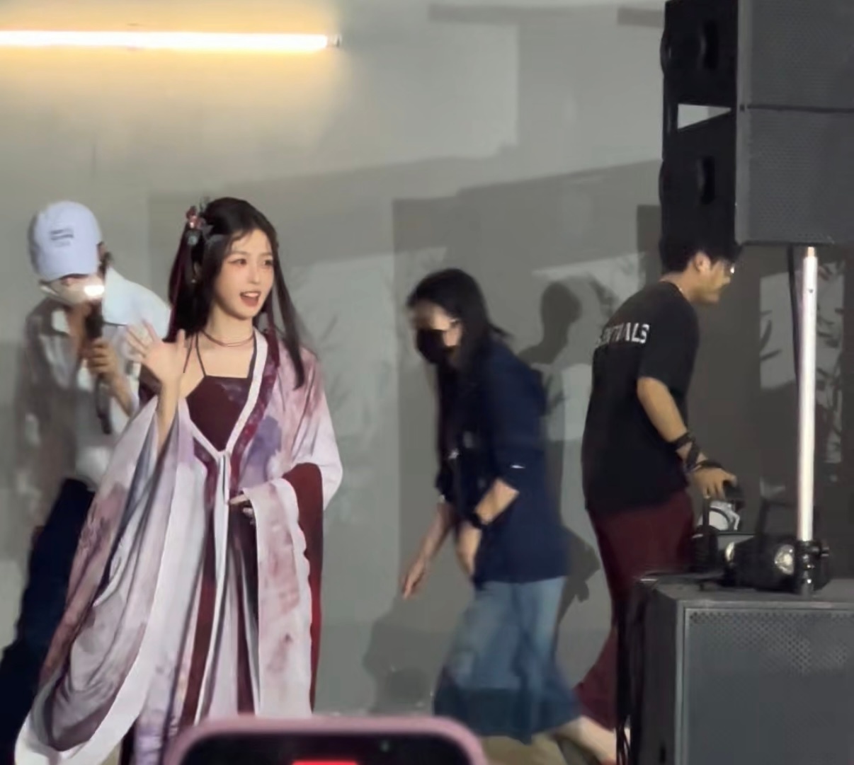 某些黑子只会拿着一些莫名其妙的图乱说话，在网络上当键盘侠，请问是自己线下见过吗，