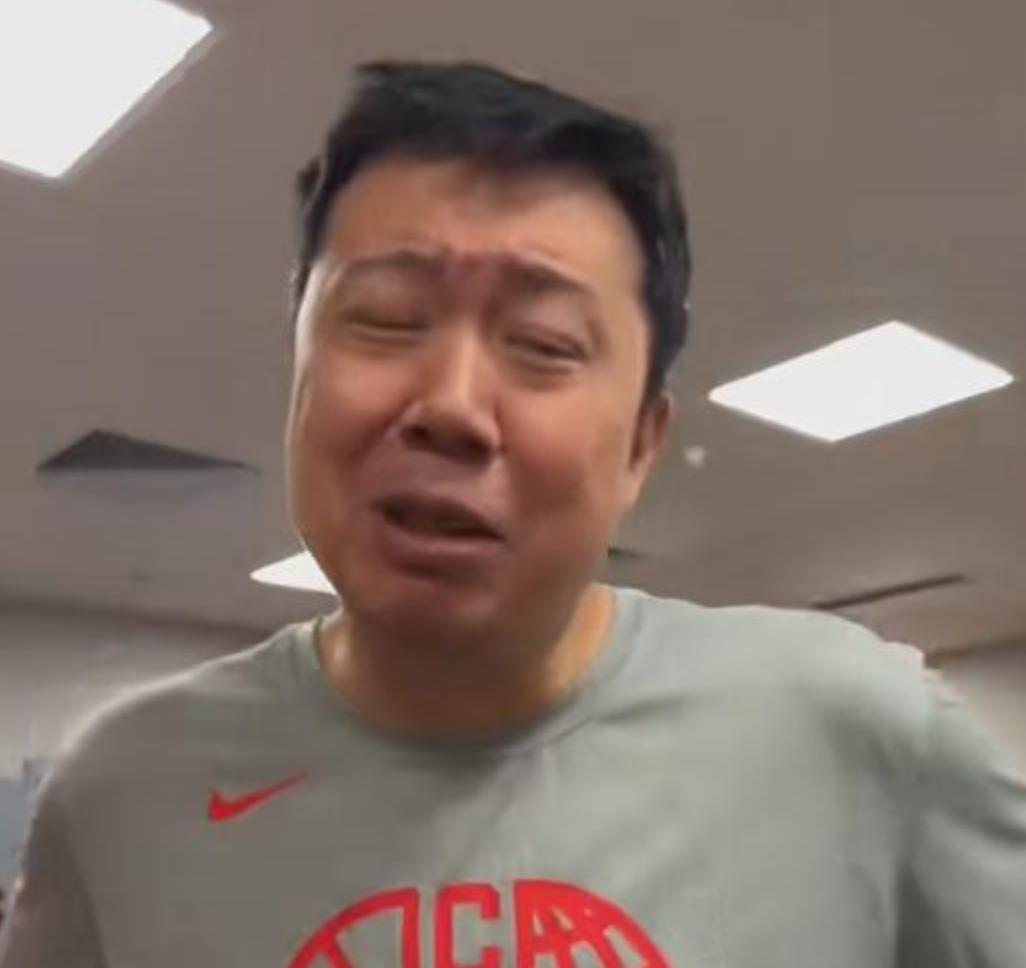 王治郅被吓了一跳！
世界杯预选赛，中国男篮VS黎巴嫩的比赛，最终，中国男篮笑到了