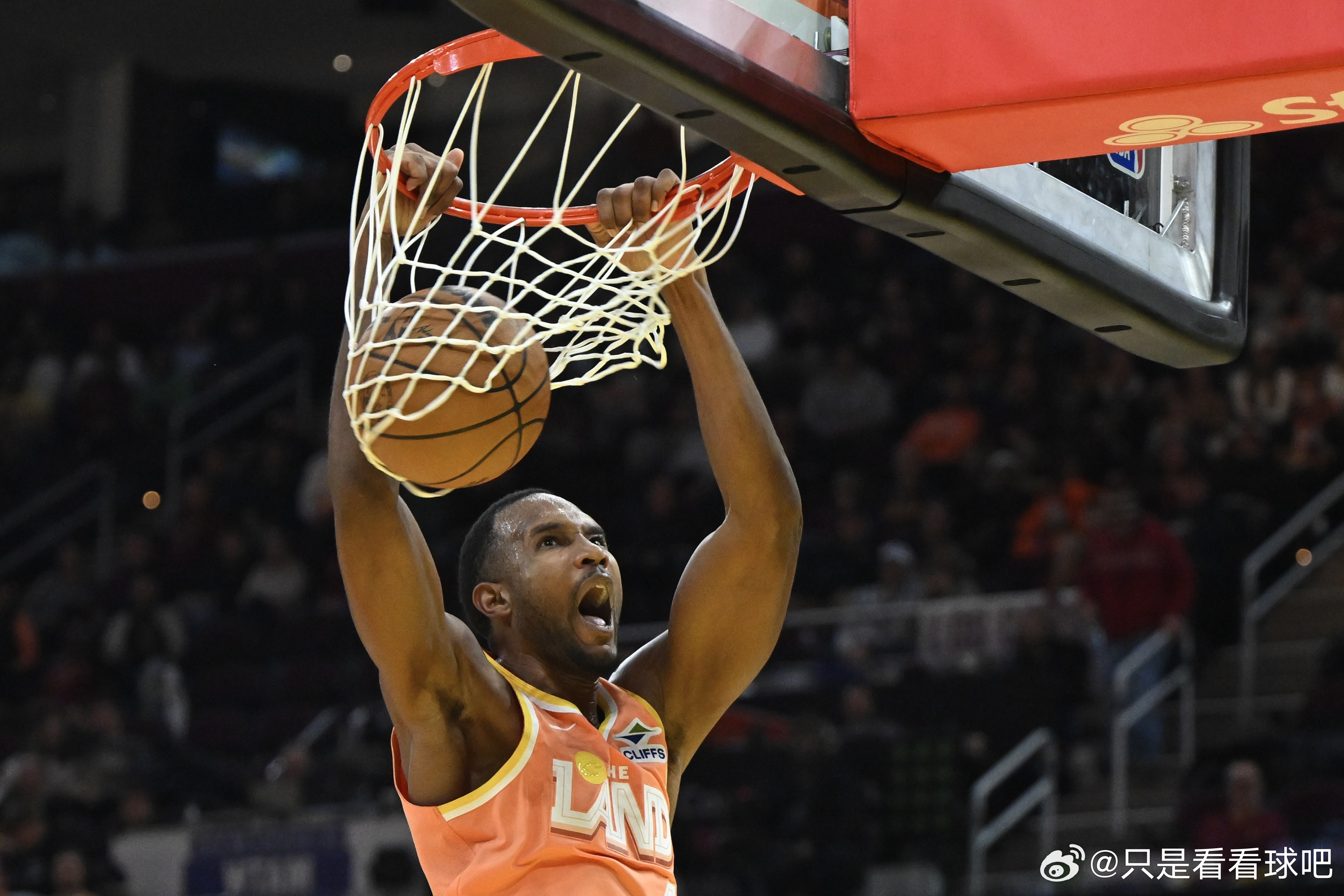 骑士轻取费城——第三节的骑士才是球队的上限模板一场基本没有任何悬念的比赛，虽然骑