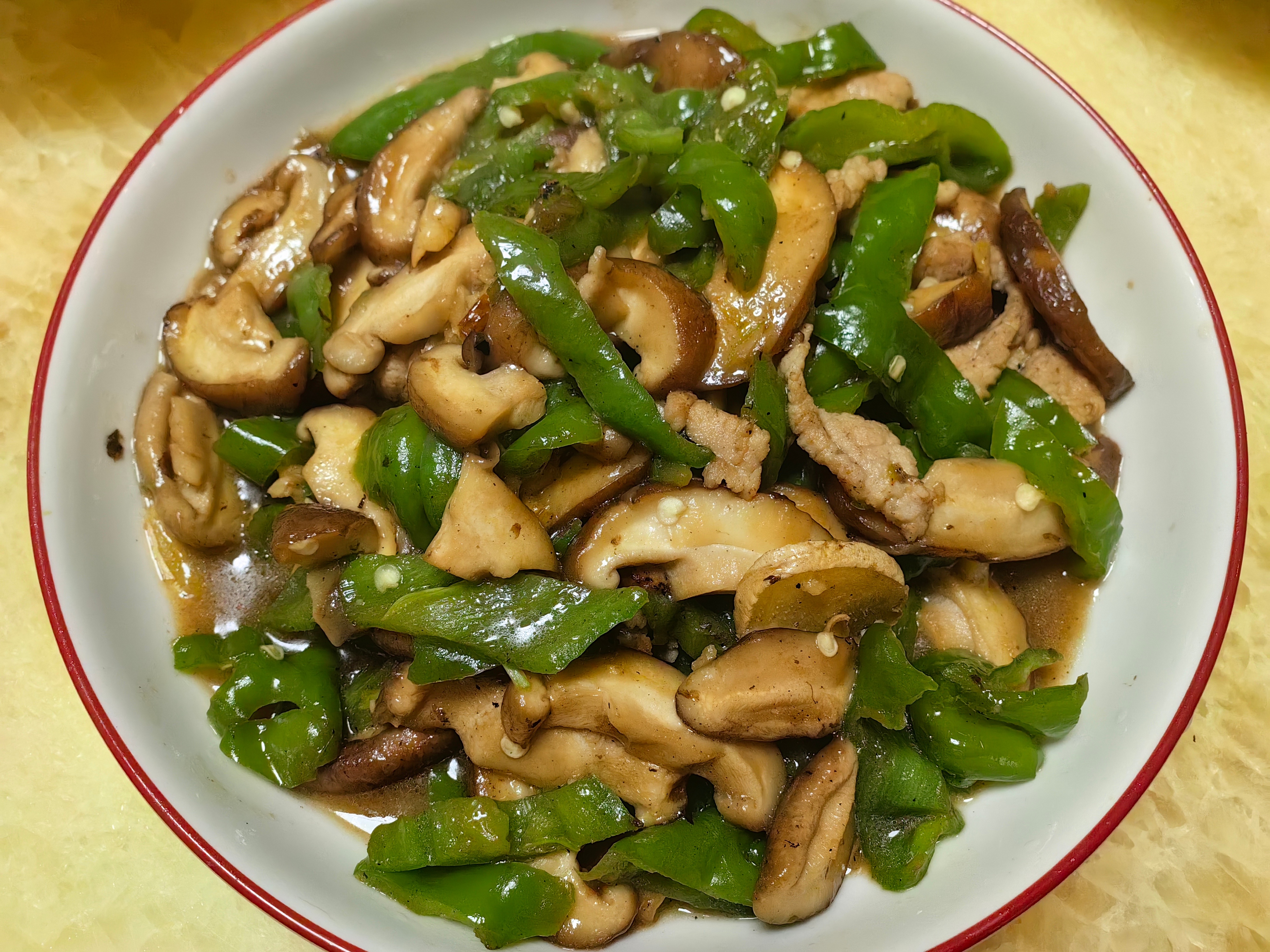 家常菜 油蛤炒苦瓜，卤梅花肉，香菇炒螺丝椒。鱼。 