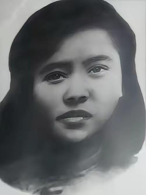 1949 年，女教师朱世君被军统特务抓捕，押往渣滓洞的路上，押送人员李朝成一眼认