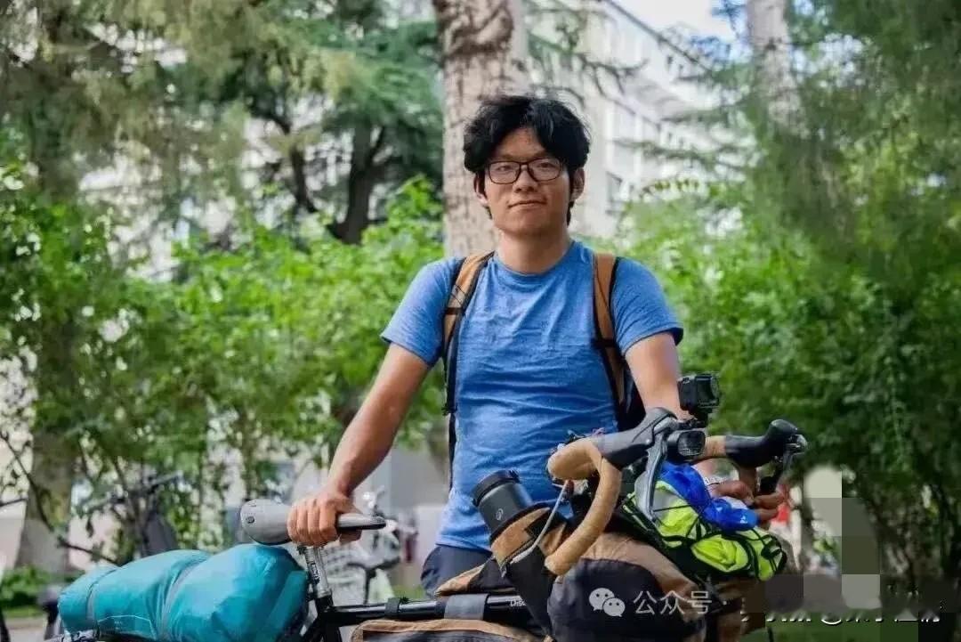 “真虎啊！”19岁昆明小伙考上了北京的大学，但他没有坐飞机，也没有乘高铁，更没有