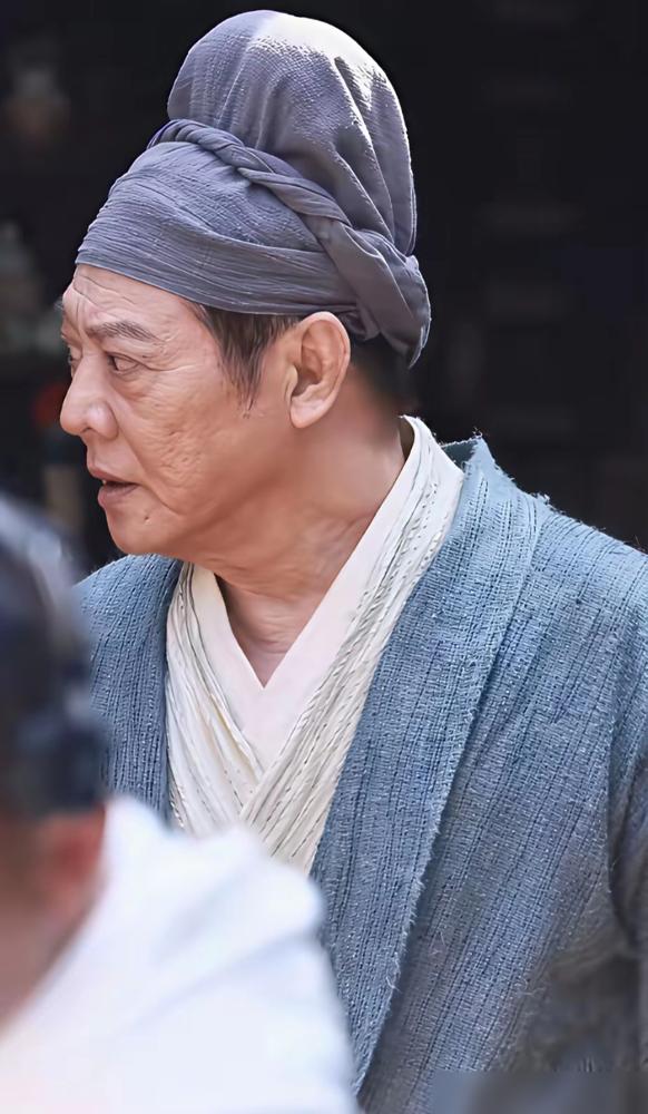 谁能想到，62岁的李连杰竟扎进短剧圈当起了“新人”！
 
先是零片酬加盟武侠微短