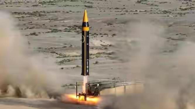 ​美军深感焦虑，这时候从现场的战争残骸中找到导弹的碎片，很明显看得出这些导弹都是