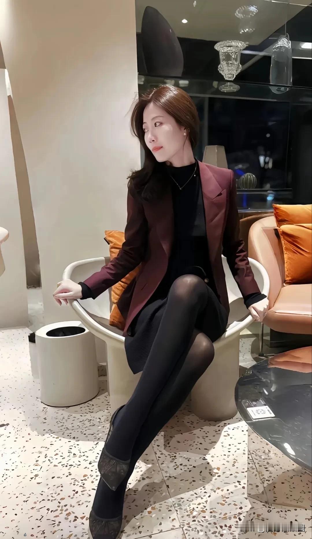 也许我们不在同一个世界，所以你不懂我，我也不需要去懂你，过去了就是过去了，可能会