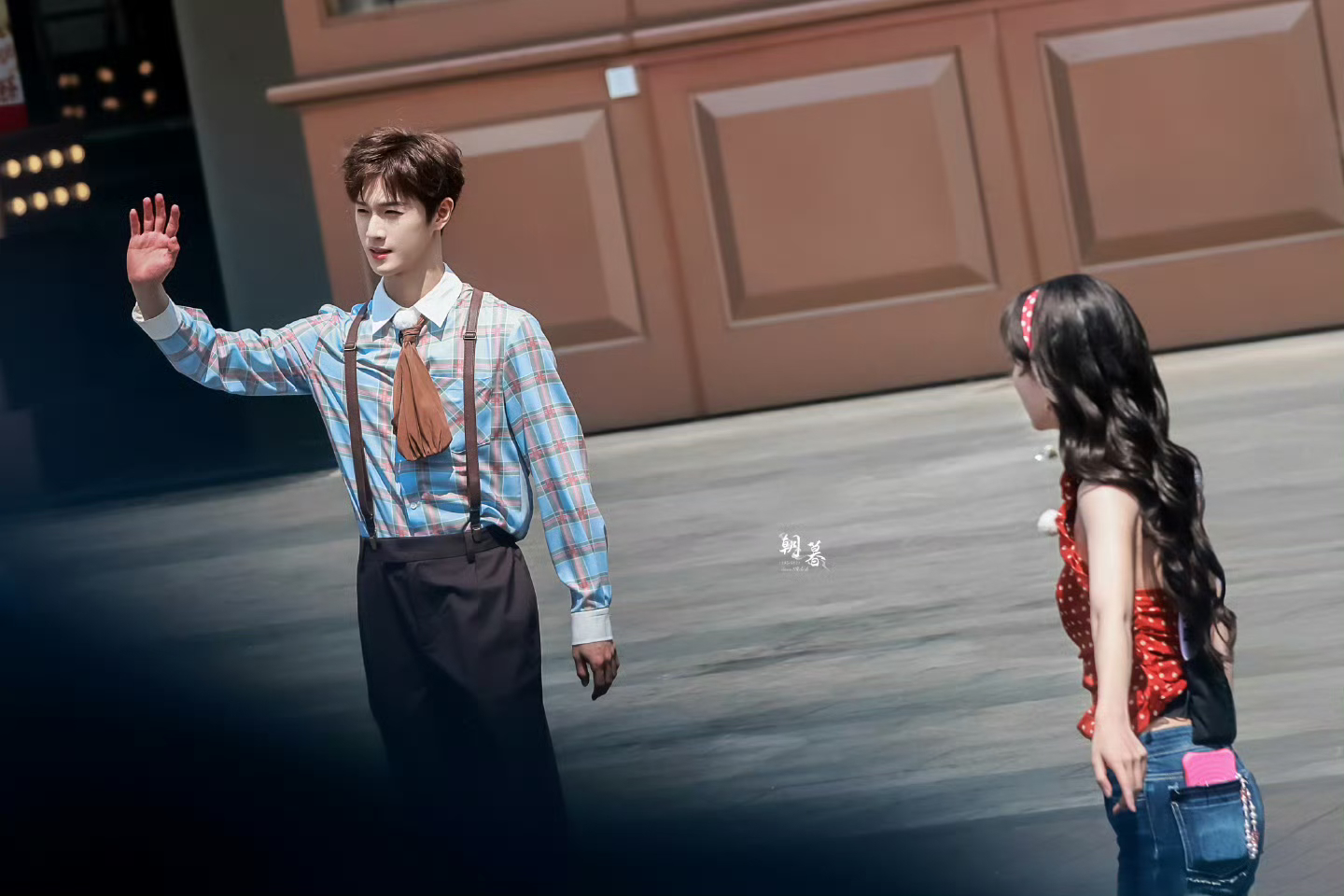 奔跑吧现场又在整啥活 vlog里那个谁又在整活了我不说，反正正片肯定剪不掉。4月