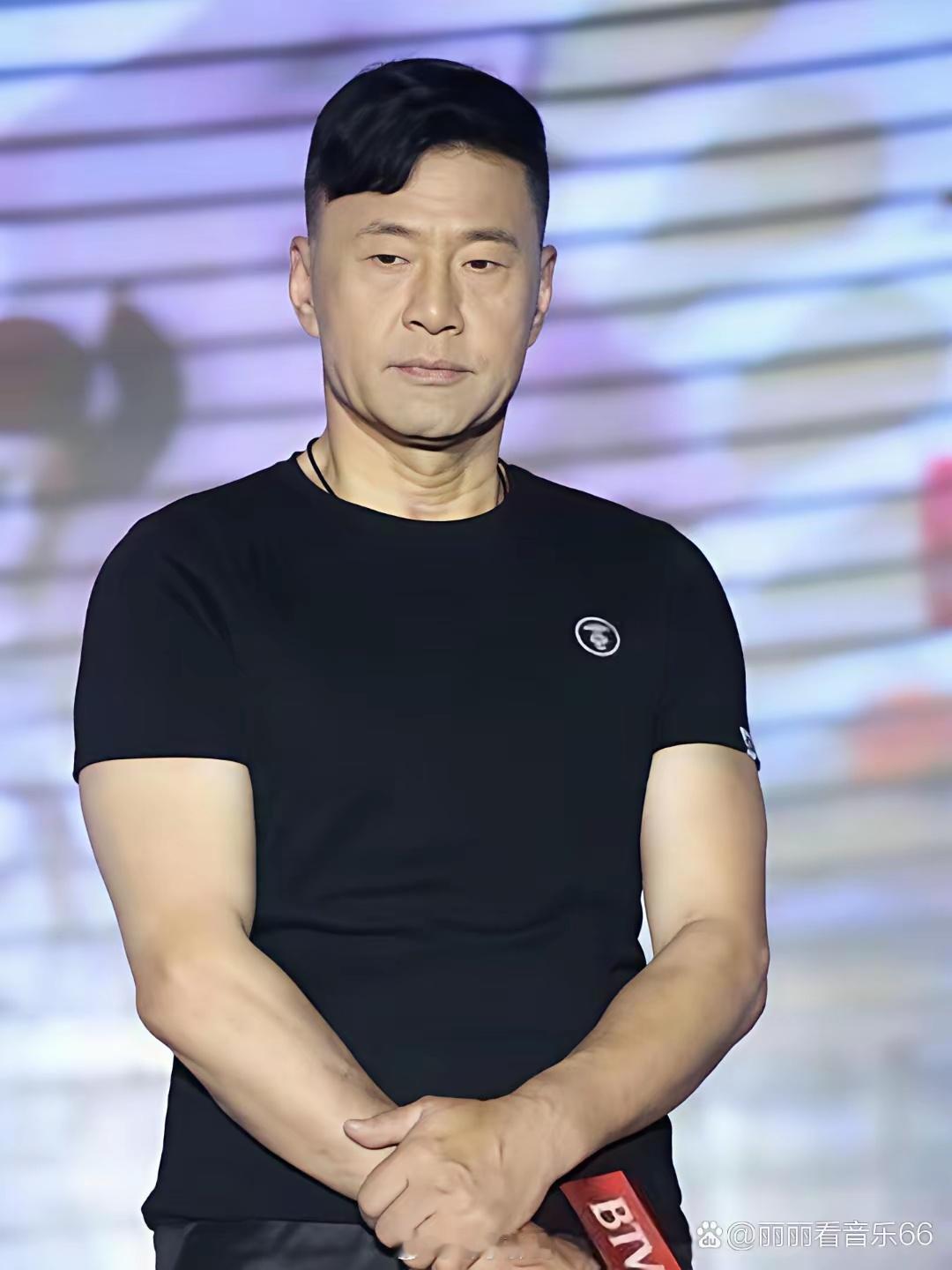 于荣光始终难以释怀，结婚三十五载，钱是他挣，饭是他做，本人几乎没有绯闻，对待妻子
