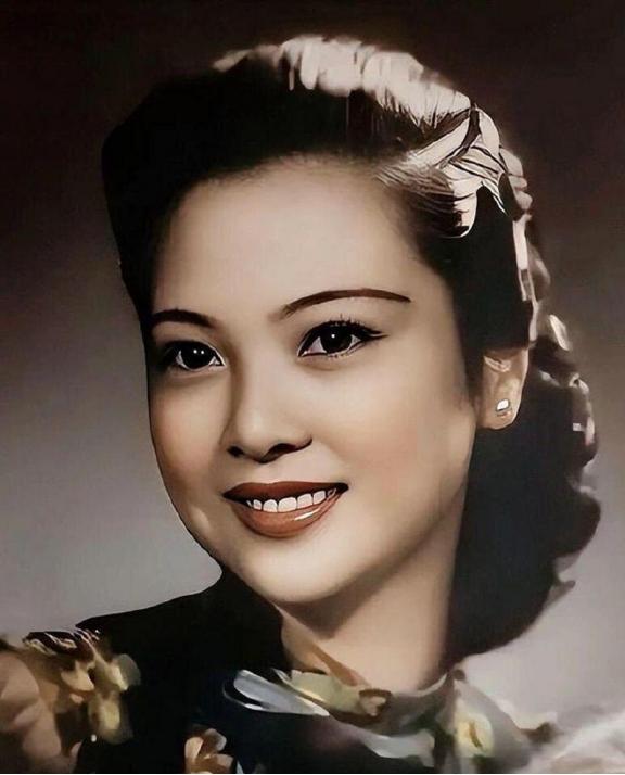 1956年，毛人凤突然暴毙在台北家中，几天后，他的妻子向影心，没等丧期结束，提着