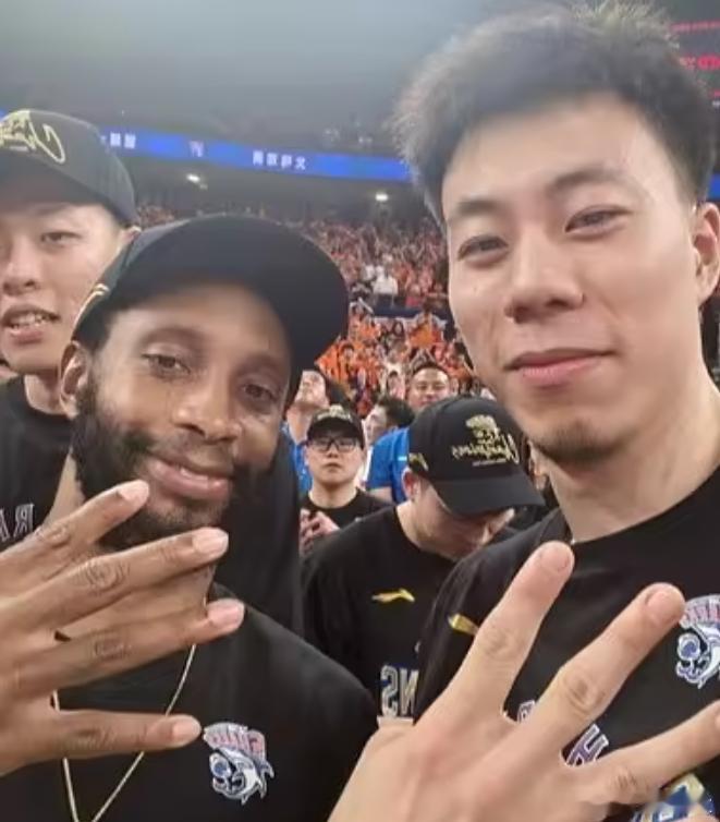 CBA生涯6年4冠！张镇麟社媒发文：”This is 4 🏆🏆🏆🏆 ”6