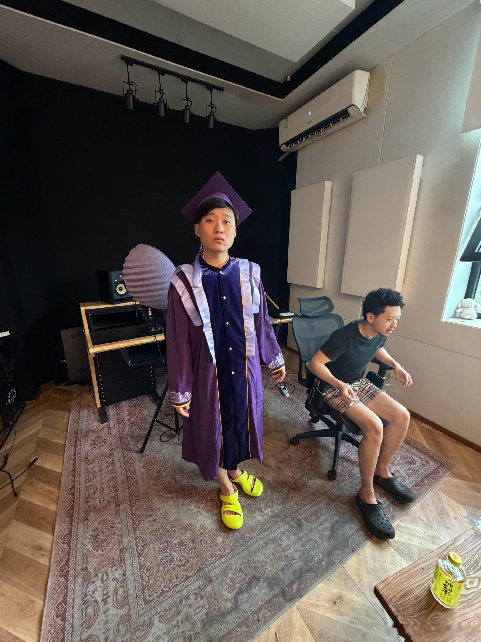 哈哈哈李文还是这么有自己的风格 