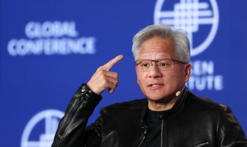 特朗普访华在即，美方却在登机前紧急调整随行名单——英伟达CEO黄仁勋意外出局。这
