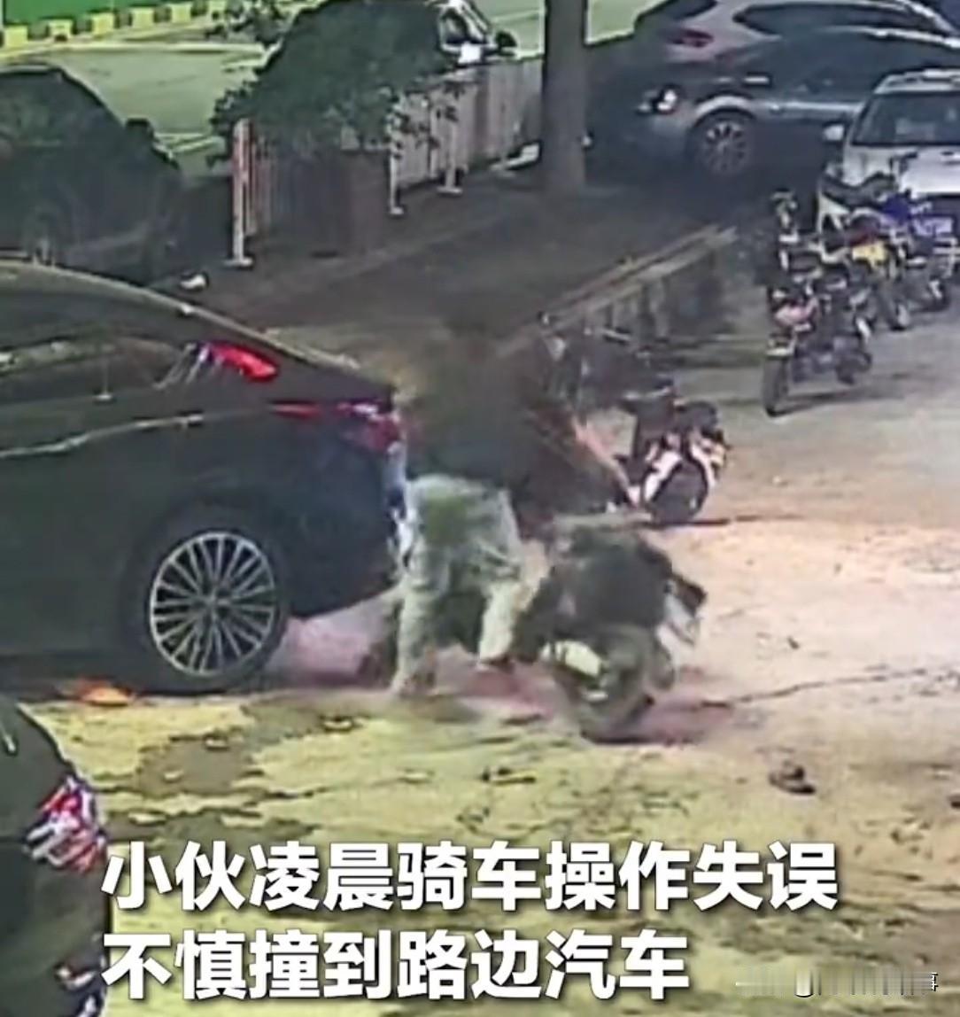 广东街头，小伙骑车剐蹭了别人的车，忙凑到车头找车主电话，可找到电话后，他却没有打