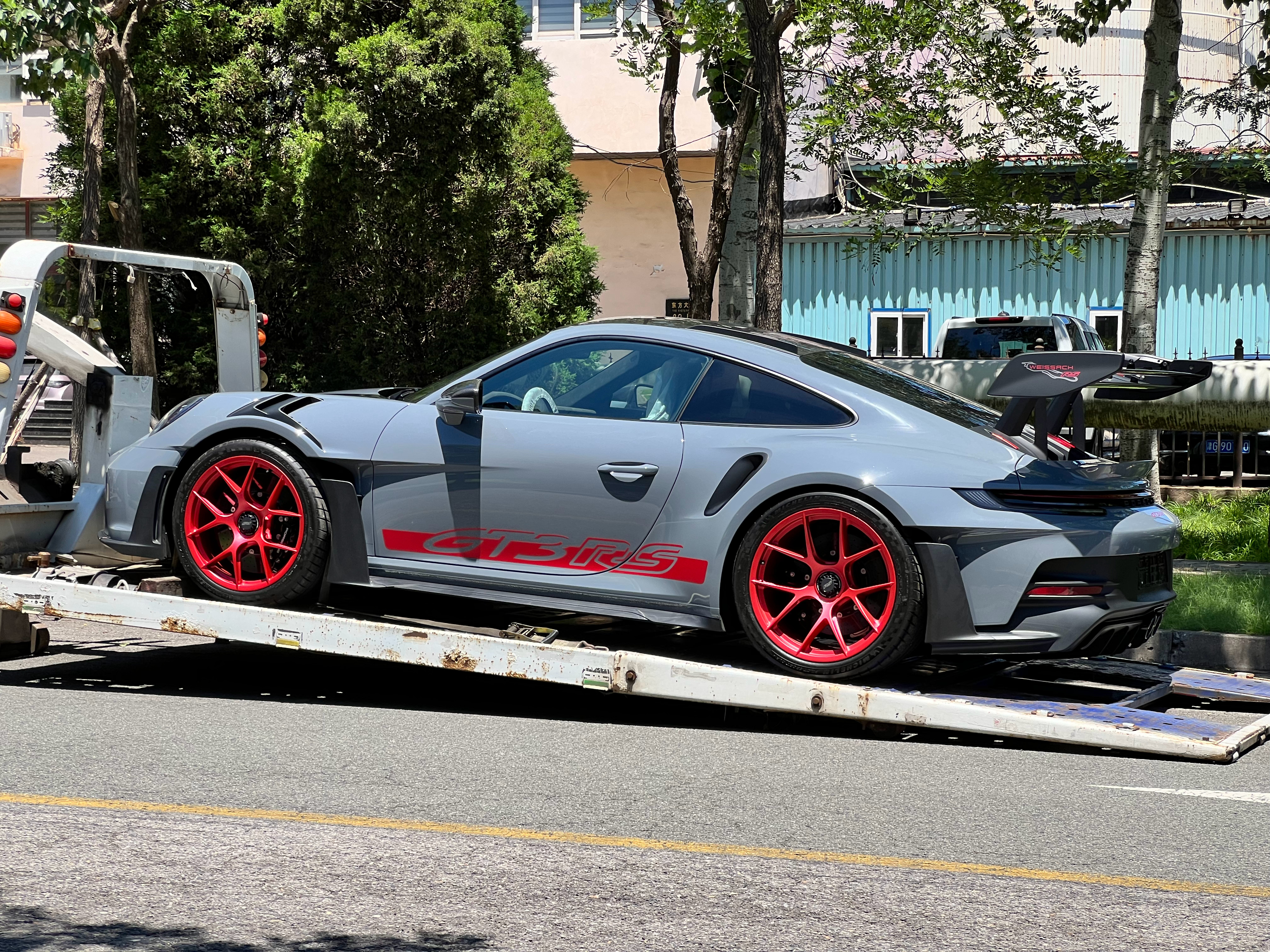 GT3 RS夸张～真的夸张这款GT3 RS无疑是一个难以逾越的里程碑。极致的赛道