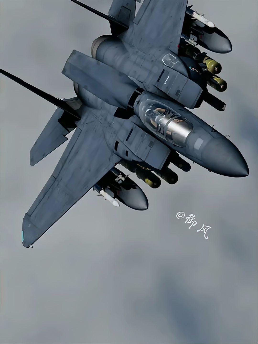 【目标已出现】
1月21日
十多架F-15E“攻击鹰”战斗机已从英国飞抵中东。