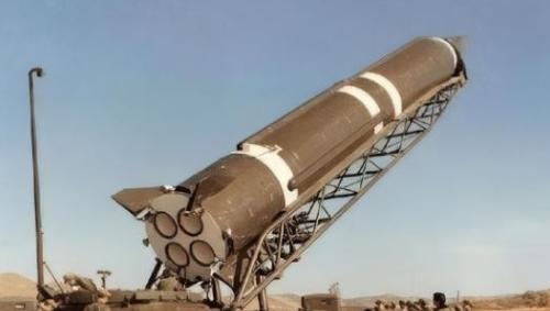 一口气花35亿买东风导弹，又砸150亿请中国驻军，付款极其爽快。谁能想到，在战火