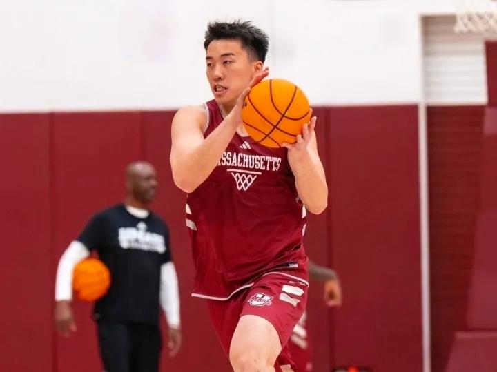 王俊杰NCAA转学后季前赛首秀，暂时还处在低谷上升期

王俊杰迎来了NCAA转学