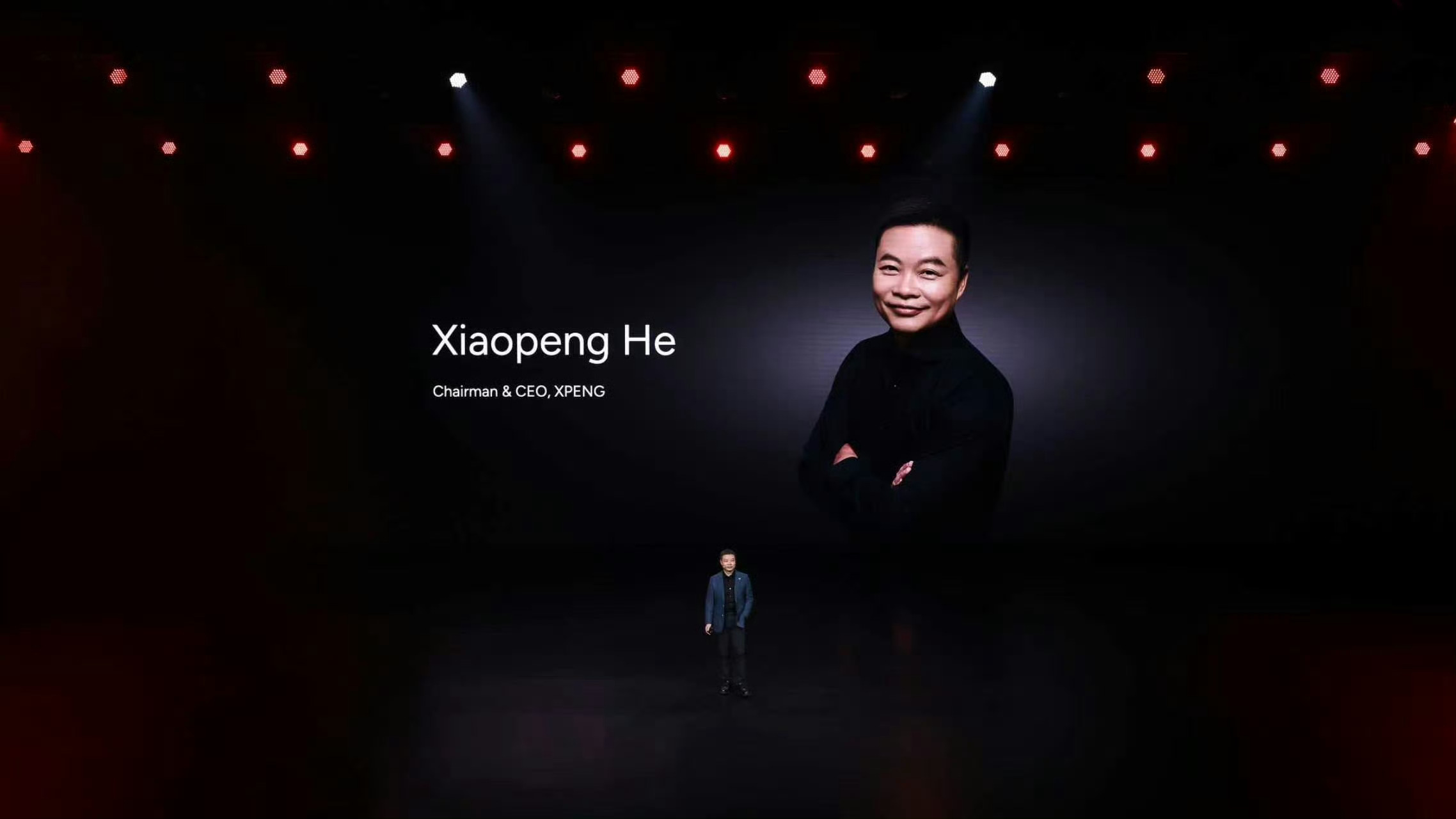 何小鹏首次全程英文演讲大师兄的英文水平挺不错啊小鹏这次的欧洲发布会，真的可以看出