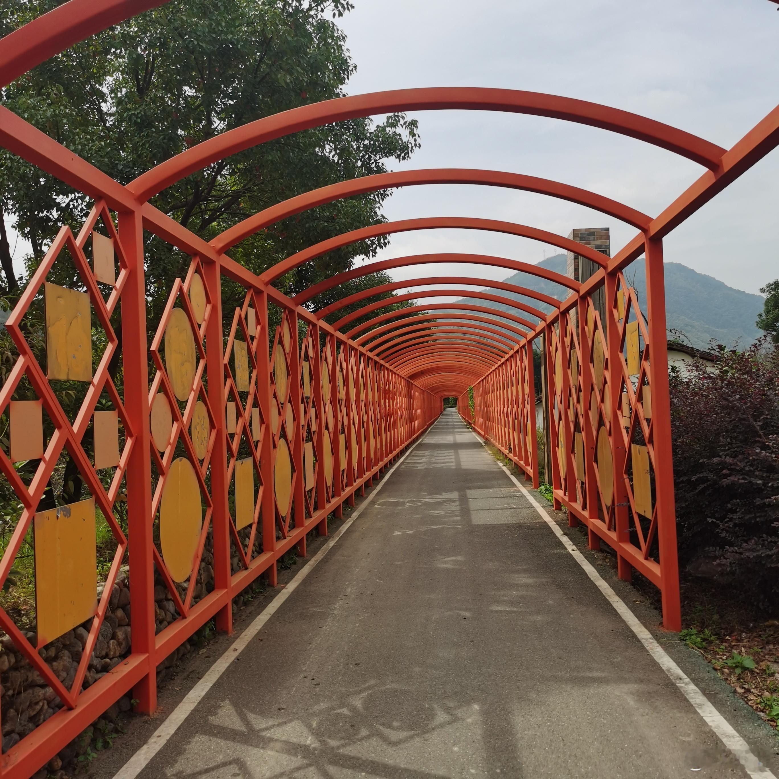 一段三观超正的话：“砸了别人的锅，你自己也不一定能吃饱；吹灭别人的灯，也未必能让