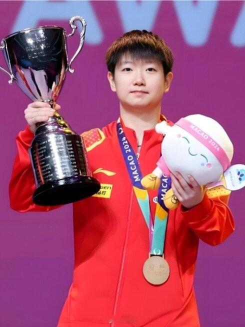 白象品牌代言人孙颖莎 莎莎的赛场从来不需要煽情，赢就完了！白象这波操作，属实是戳