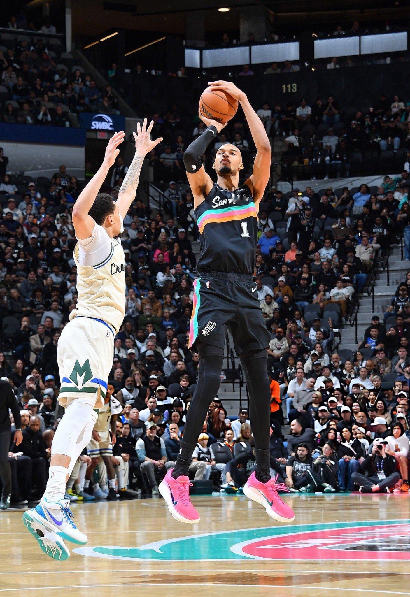 NBA官网更新MVP排行榜：1. SGA2. 约基奇3. 东契奇4. 文班亚马5