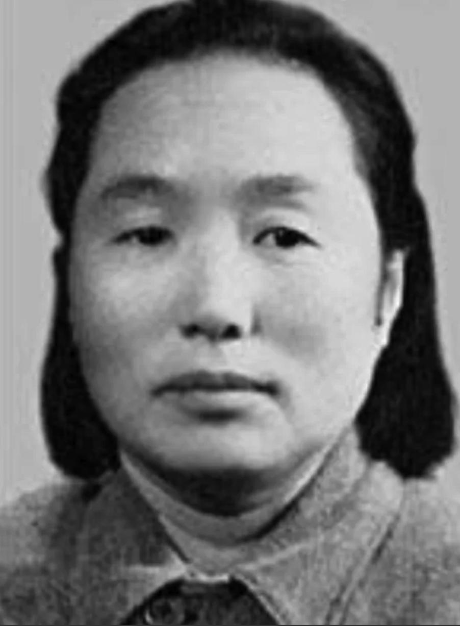 1937年寒冬，地主王学文开门见个红军女兵，对方竟塞来婴儿！他明知藏红军后代会惹