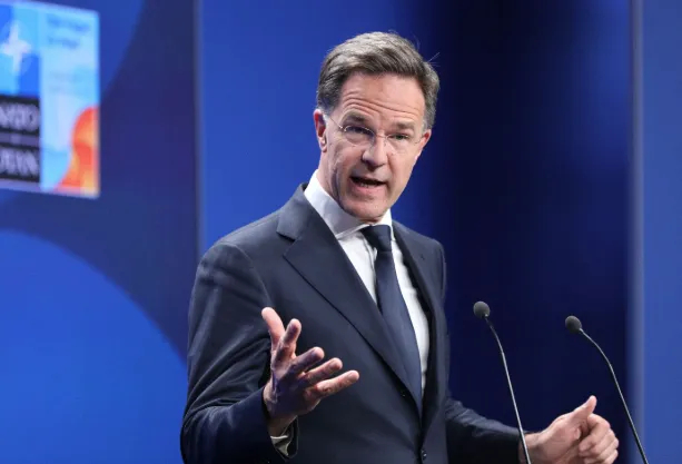 北约秘书长吕特13日到访德国北威州的盖伦基兴空军基地，这次访问是应北威州州长邀请