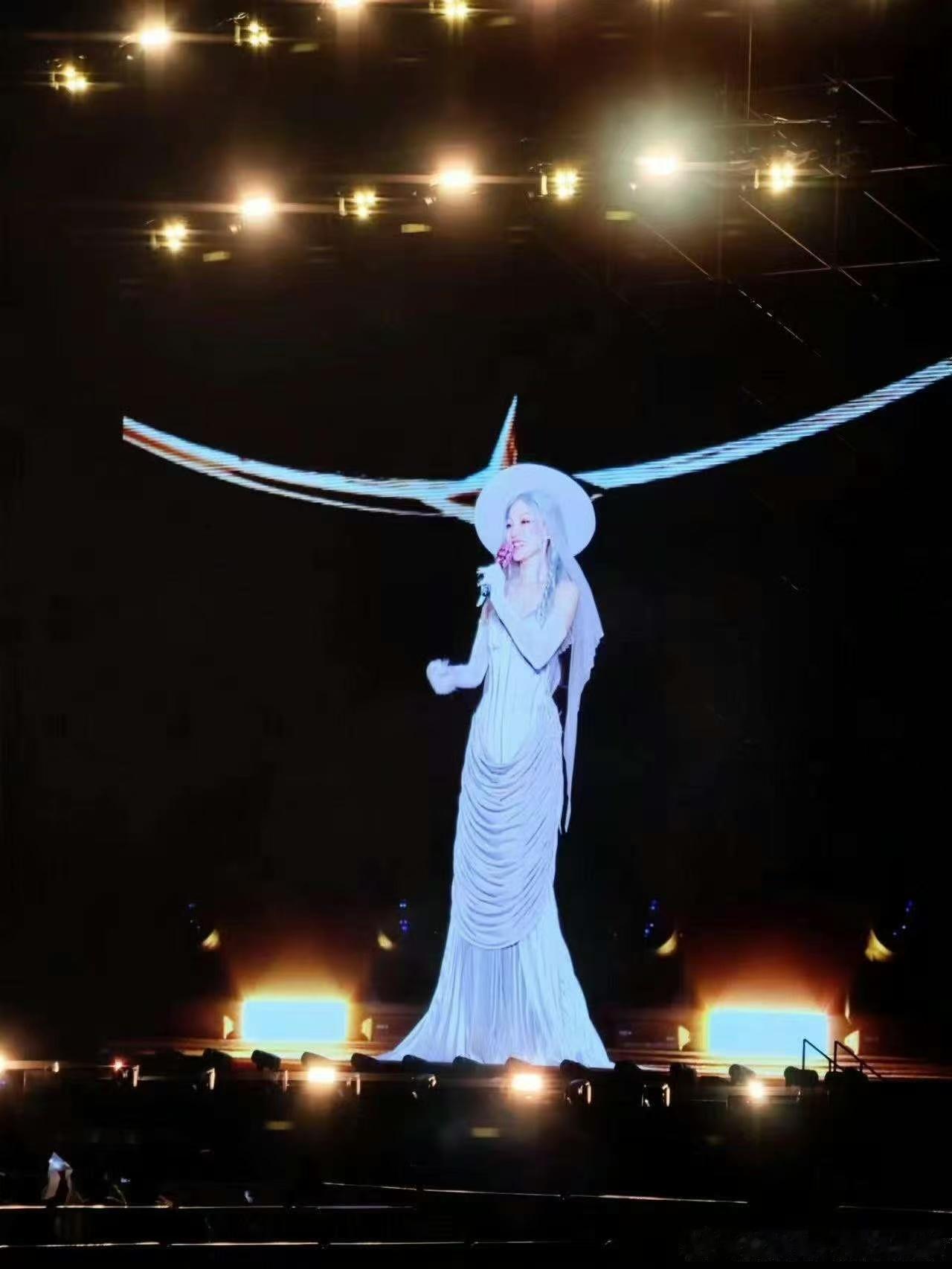 张韶涵深圳无人机配水球赢麻了  张韶涵深圳无人机告别2024 救命，张韶涵粉丝吃