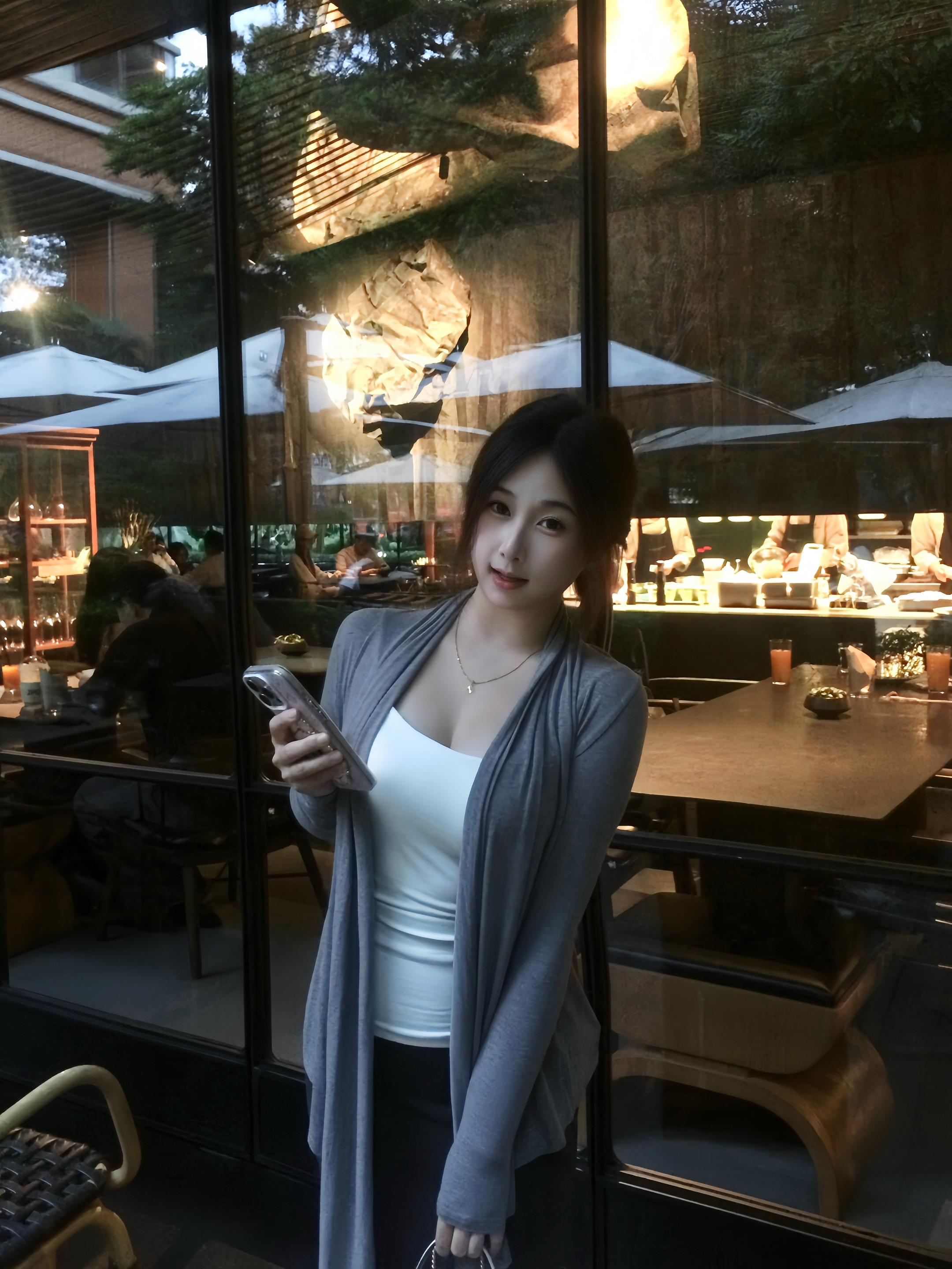 拥有一双爱人的眼睛。