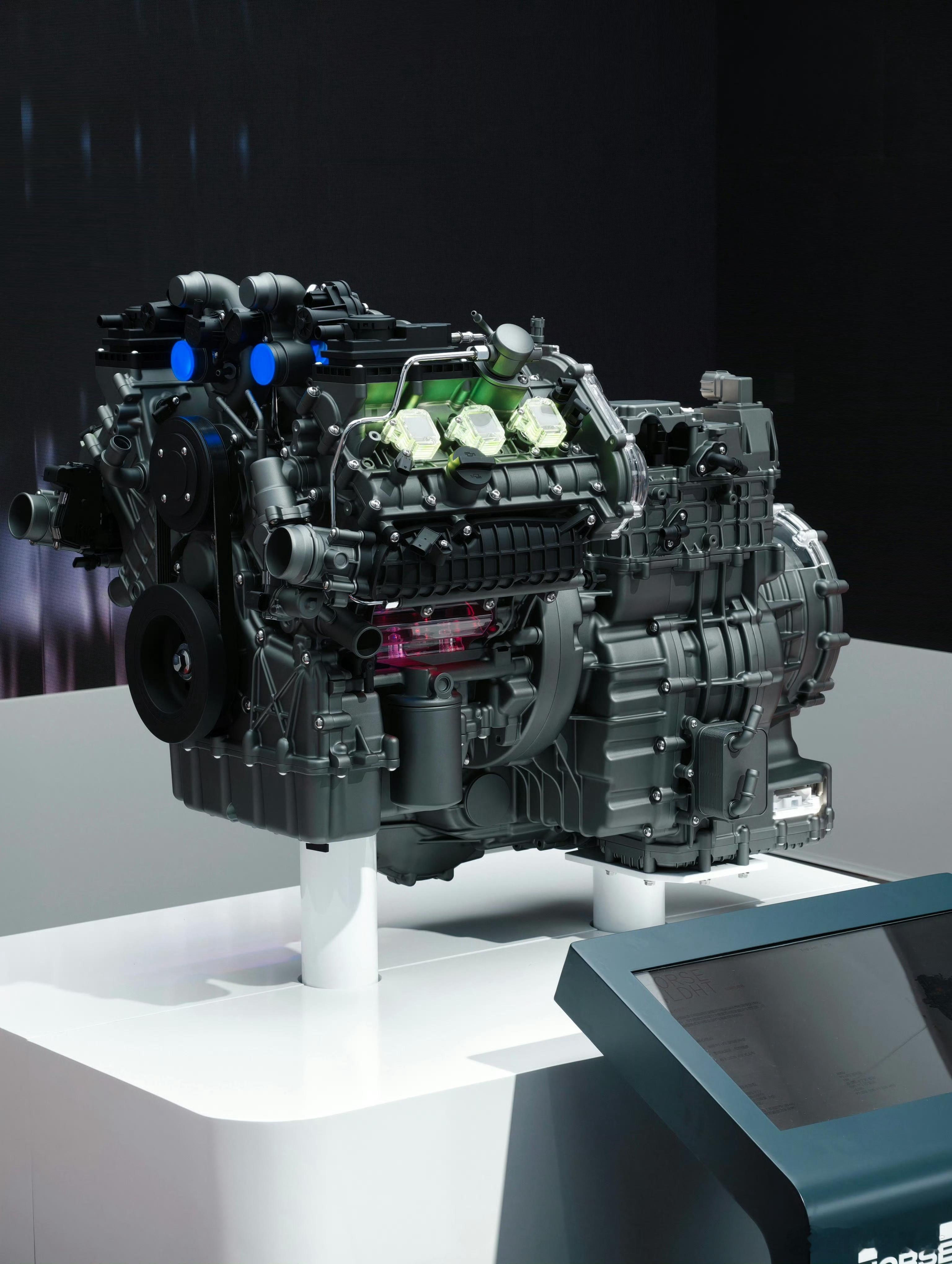 Horse 这个 W30 V6 有一点没见人提过，那就是正时链条放在动力输出端而