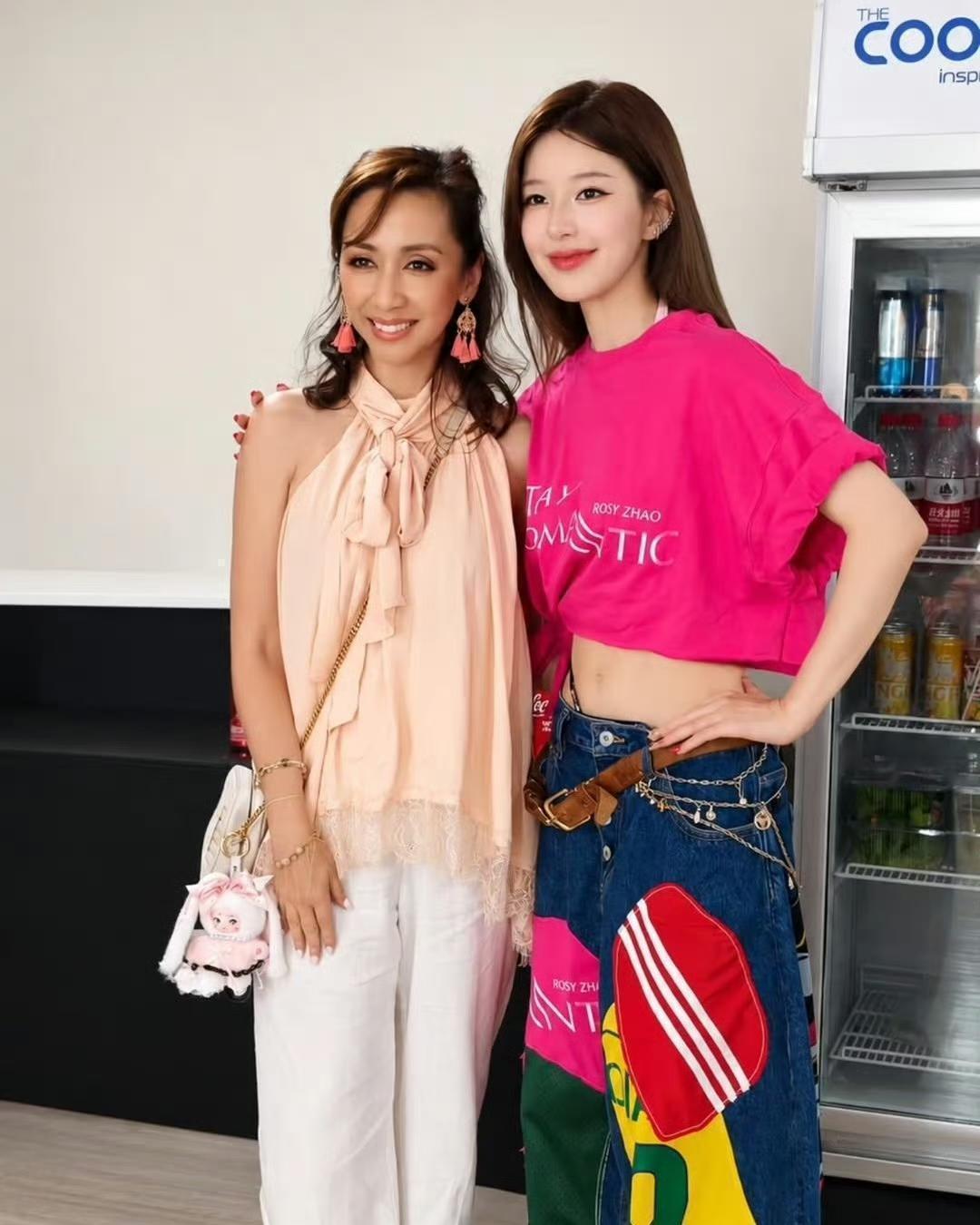 马来西亚公主在INS上晒出与露思在曼谷演唱会的合照，看来露思在东南亚可是人气爆棚