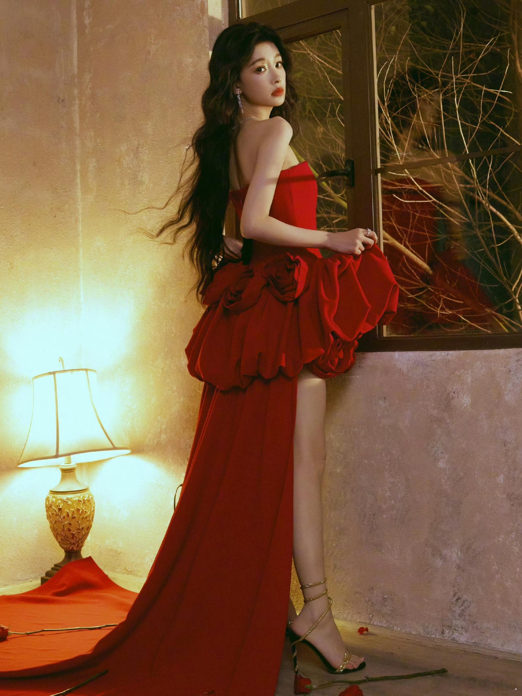 孙怡这个腿环设计太加分了 孙怡 好完美的身材比例👠 