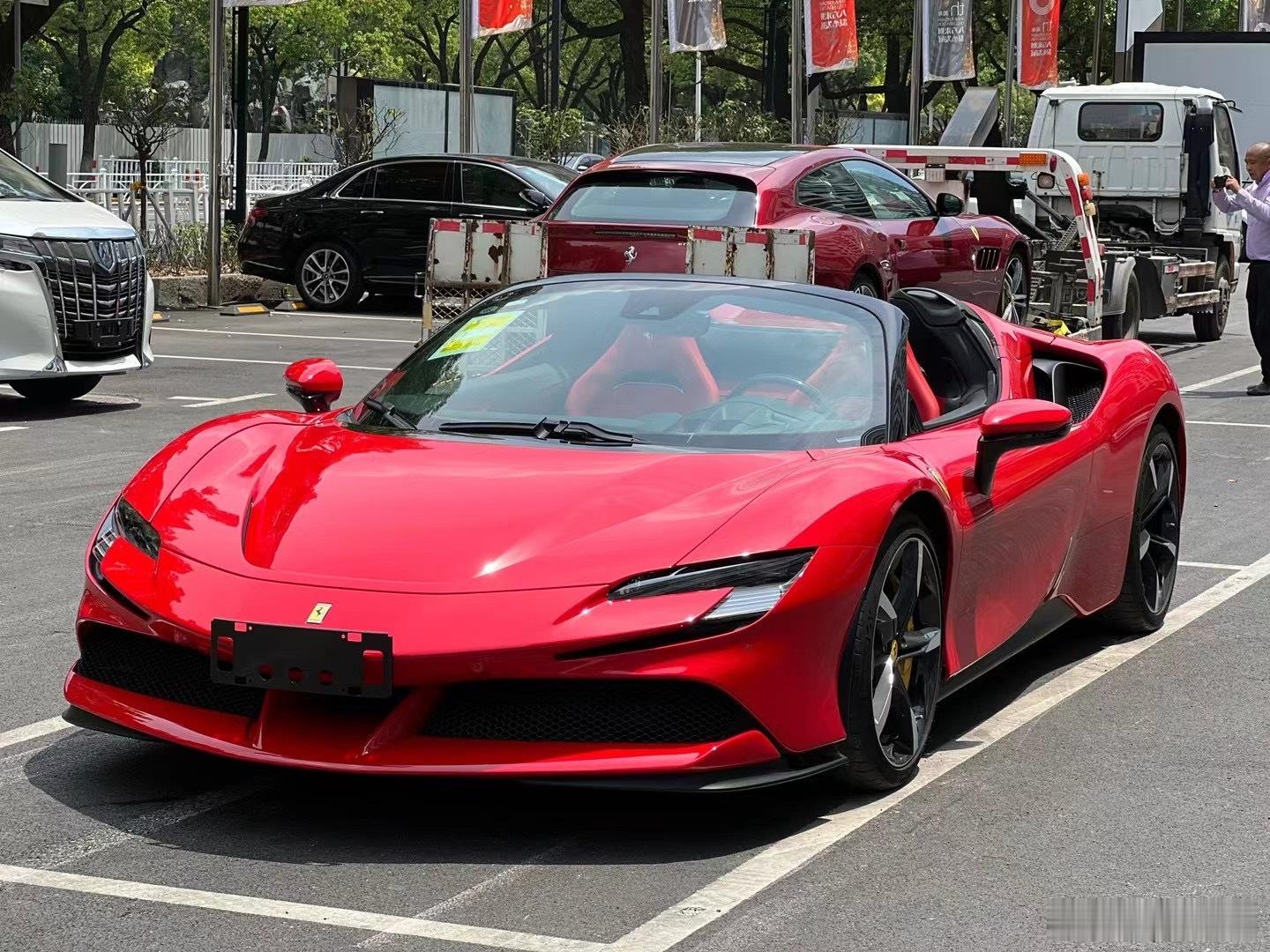 行驶1100公里的SF90 Spider客户一手车 红车红内 ​​​