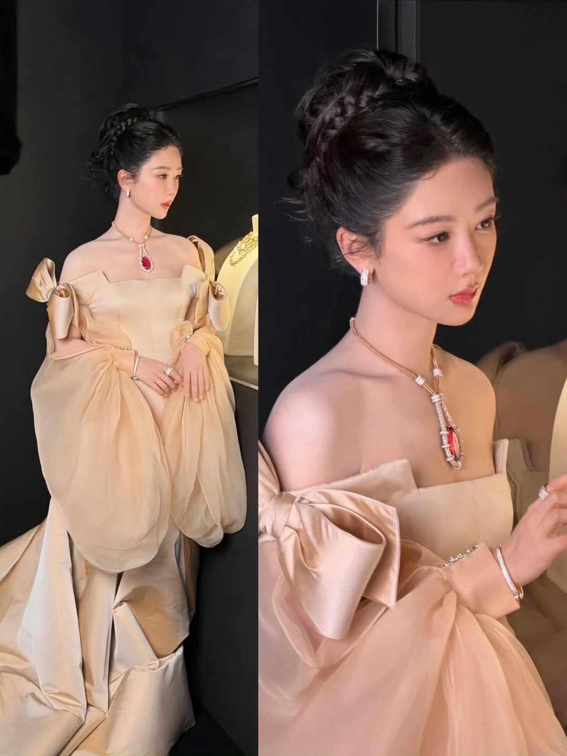 杨紫ins更新内场图 已被此女美疯…珠宝配美人简直是相得益彰 