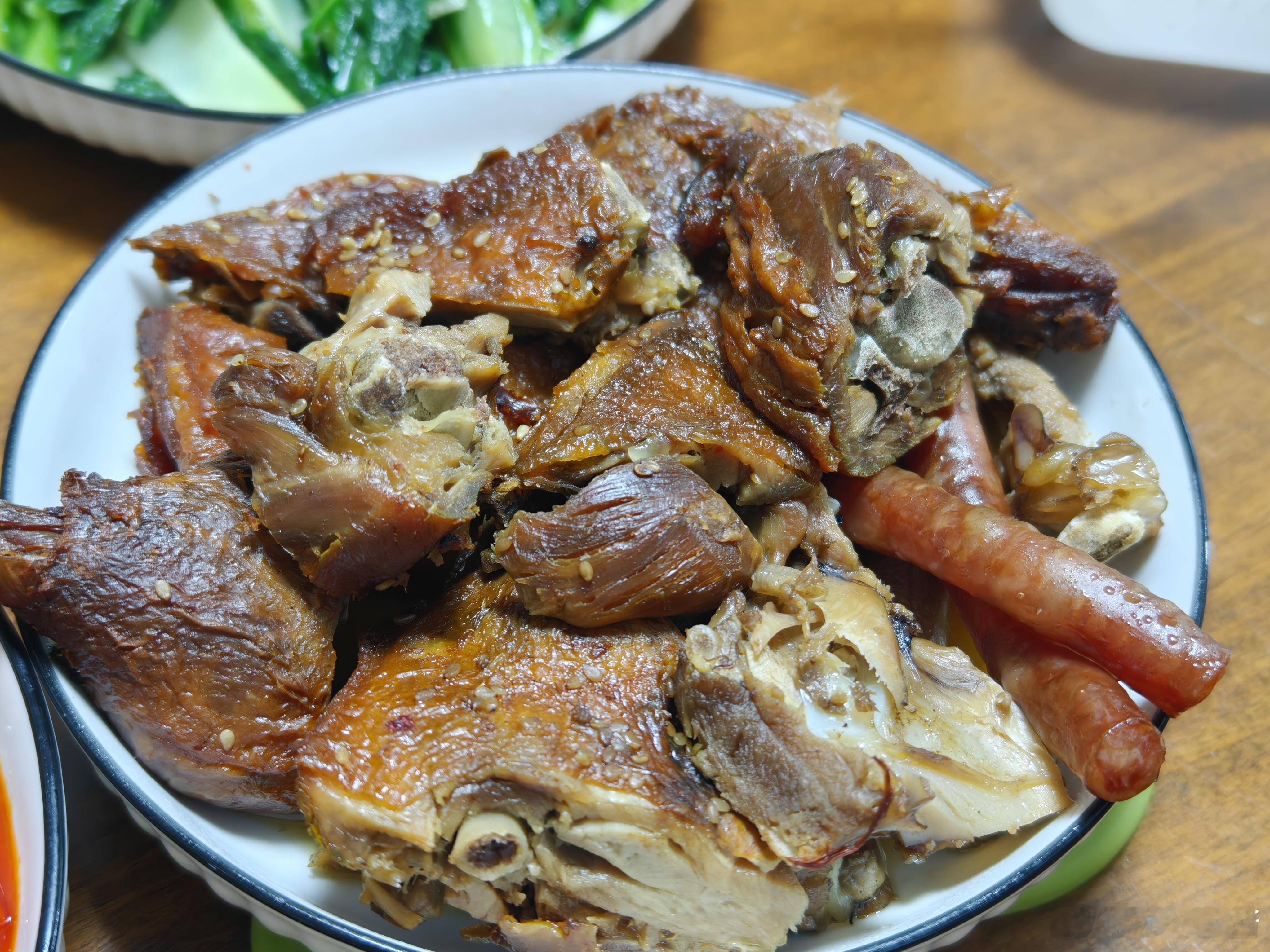 小龙虾没吃完，带回家第二场回家吃饭